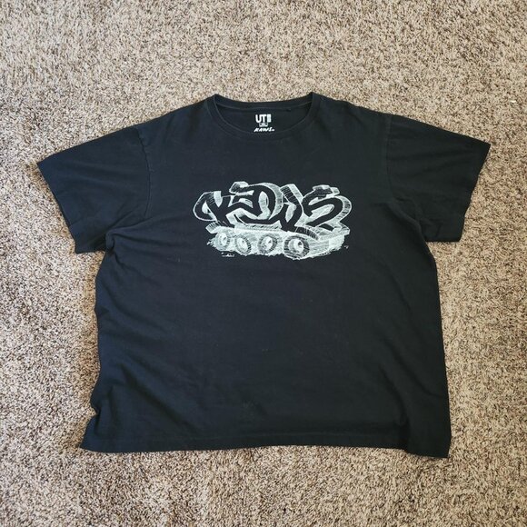 UNIQLO x KAWS T-Shirt Graffiti Art Tee Black XXL Streetwear Skate Grunge - Picture 1 of 5
